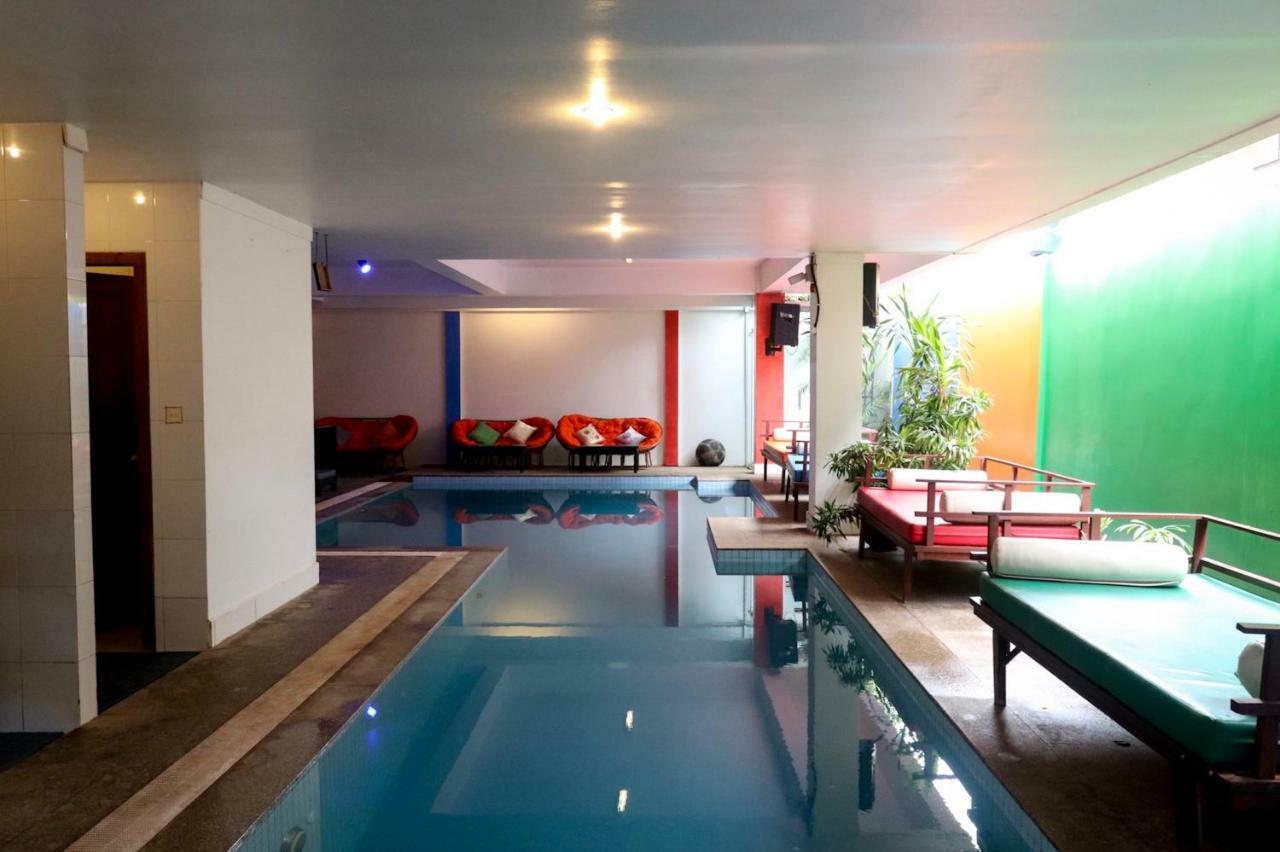 Gz Plan B Hostel Siem Reap Bagian luar foto
