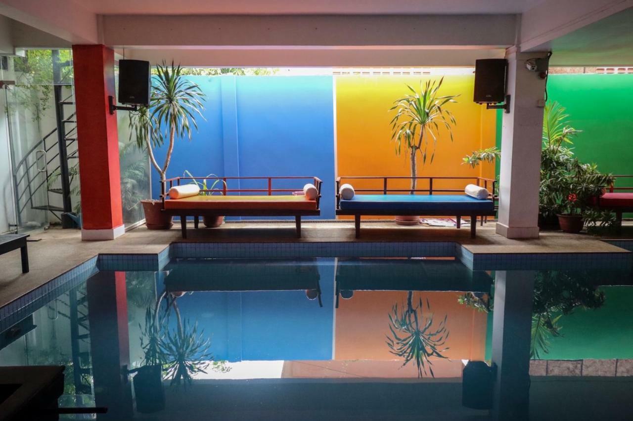 Gz Plan B Hostel Siem Reap Bagian luar foto