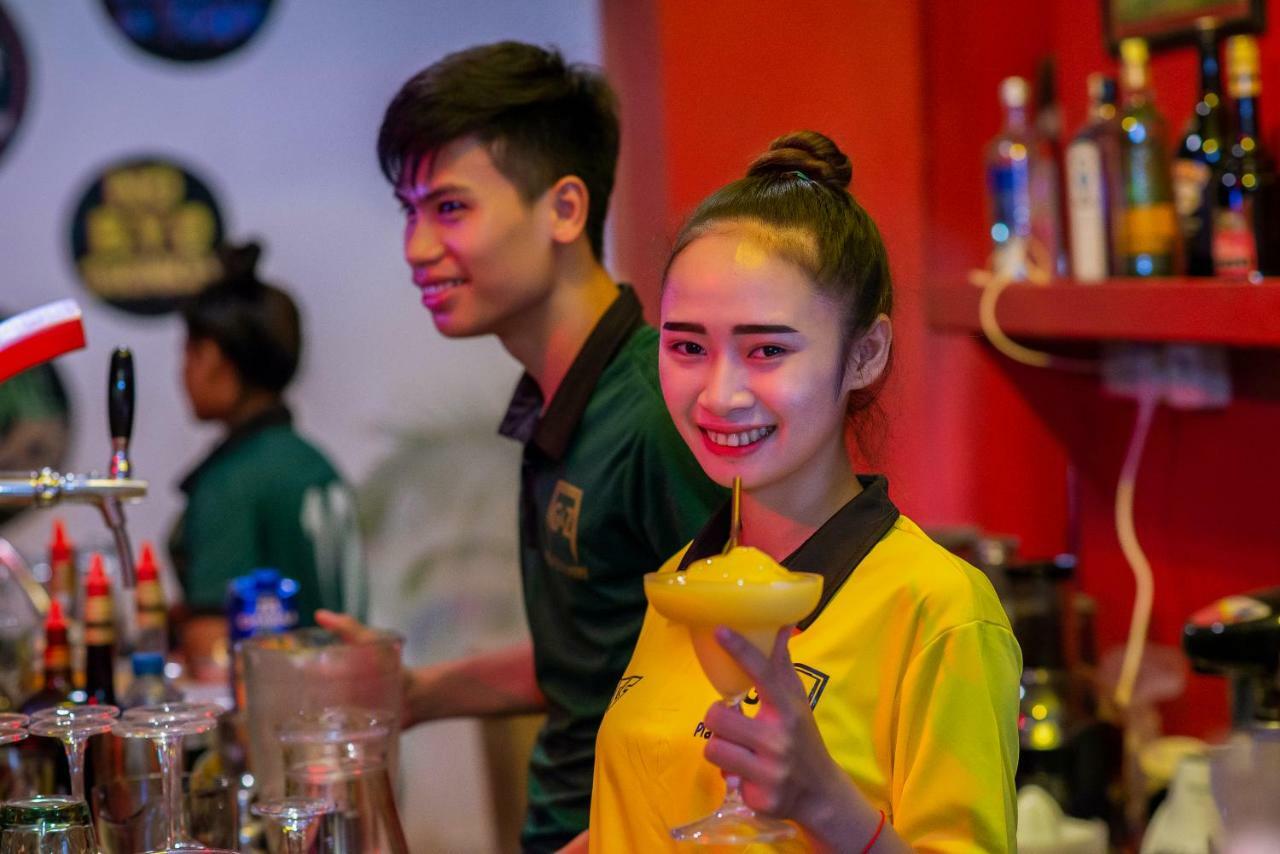 Gz Plan B Hostel Siem Reap Bagian luar foto