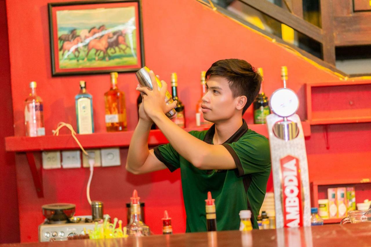Gz Plan B Hostel Siem Reap Bagian luar foto