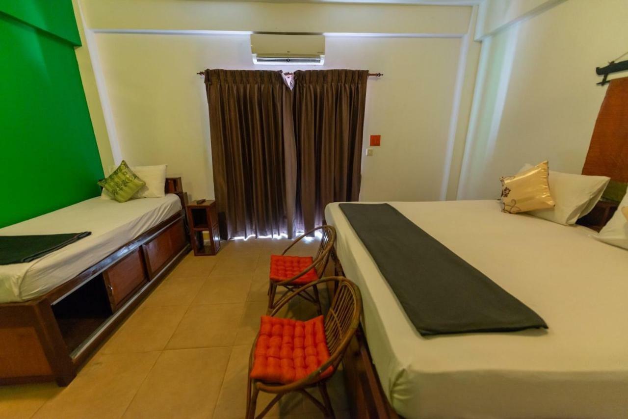 Gz Plan B Hostel Siem Reap Bagian luar foto