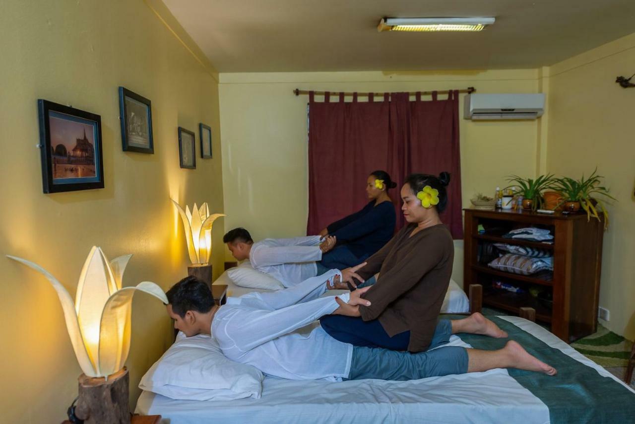 Gz Plan B Hostel Siem Reap Bagian luar foto