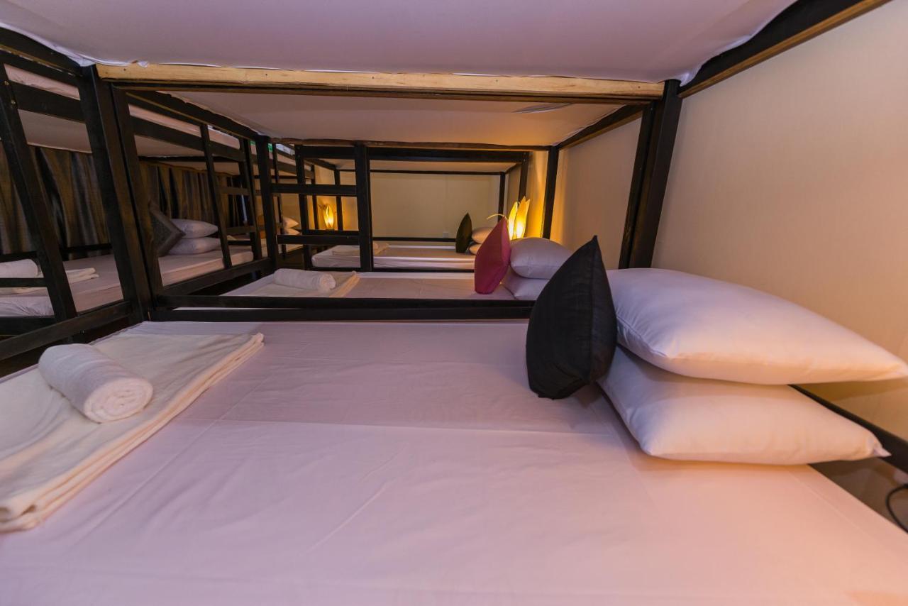 Gz Plan B Hostel Siem Reap Bagian luar foto