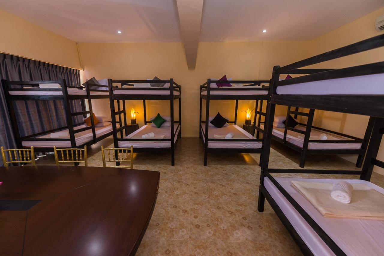 Gz Plan B Hostel Siem Reap Bagian luar foto