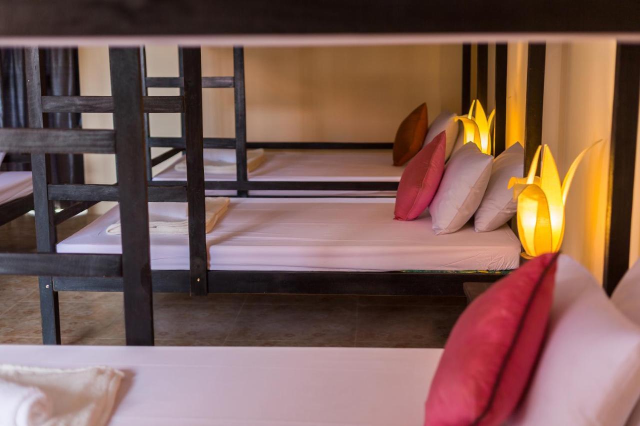 Gz Plan B Hostel Siem Reap Bagian luar foto