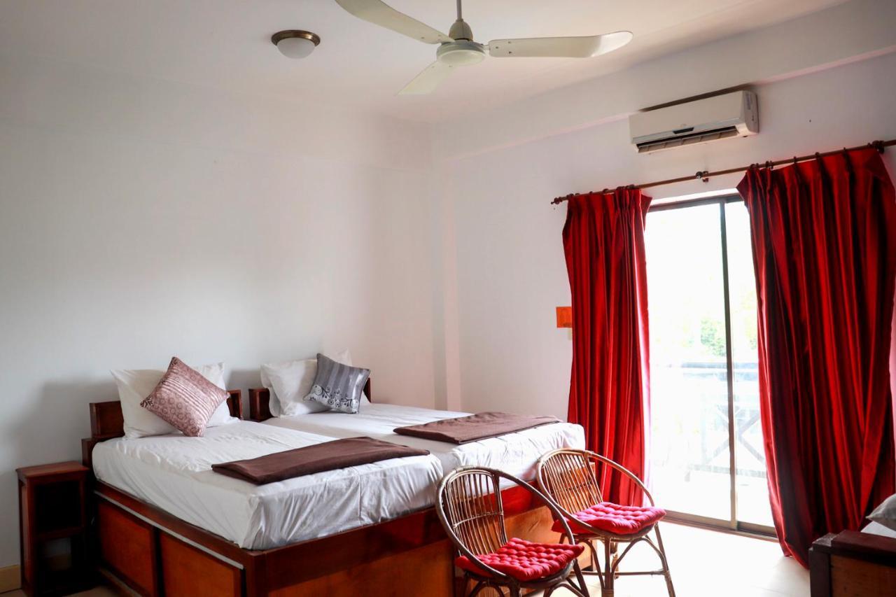 Gz Plan B Hostel Siem Reap Bagian luar foto