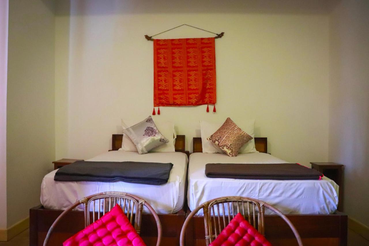 Gz Plan B Hostel Siem Reap Bagian luar foto