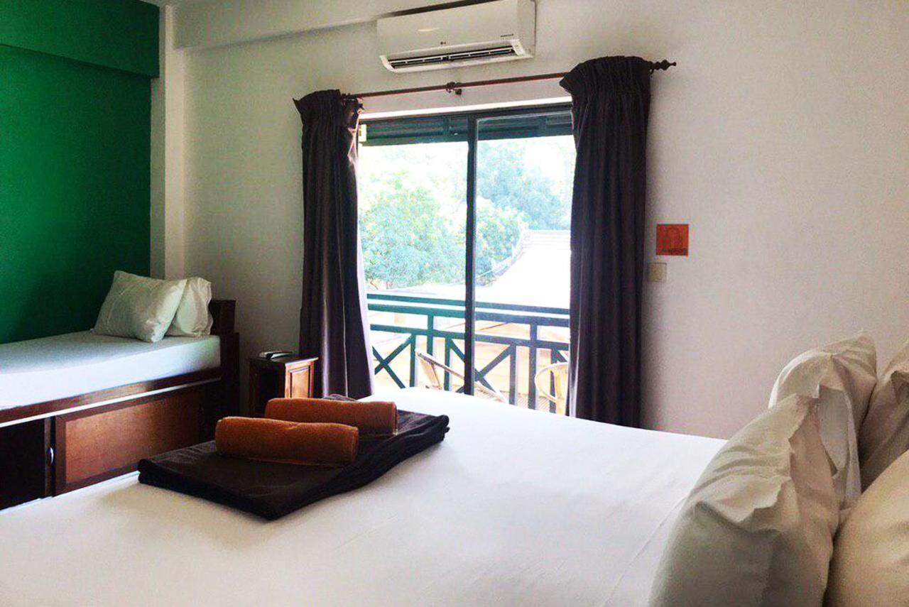 Gz Plan B Hostel Siem Reap Bagian luar foto