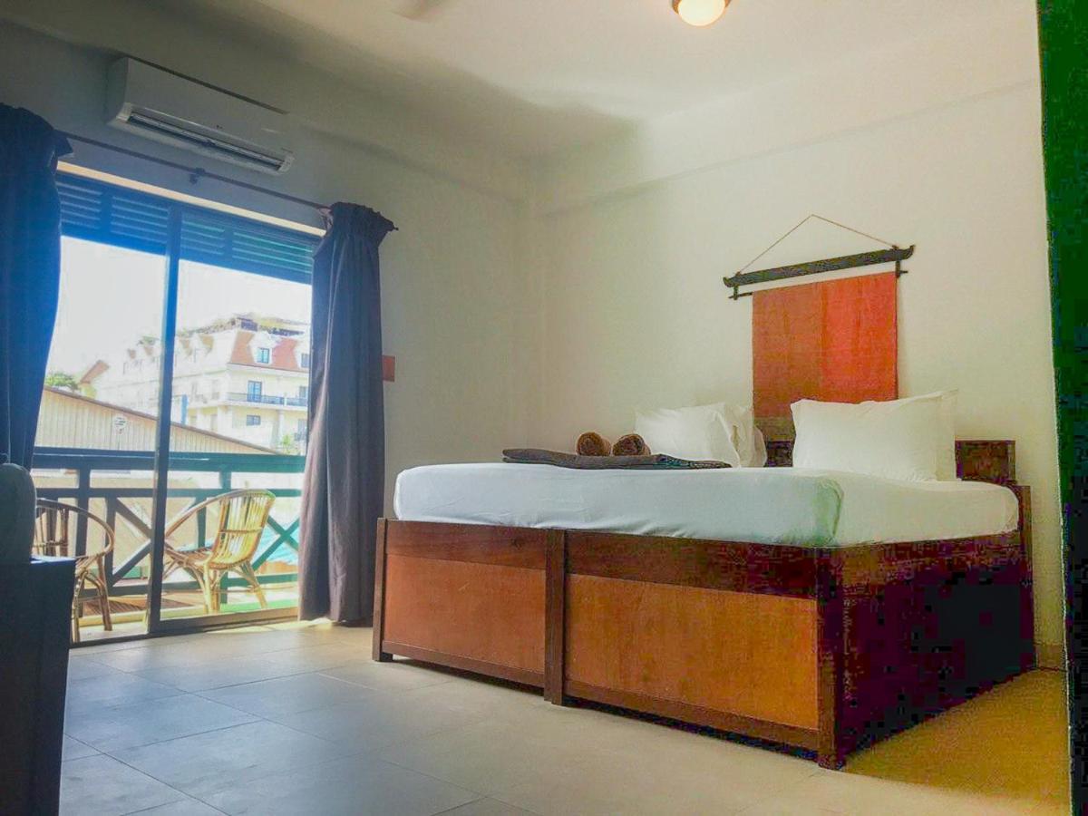 Gz Plan B Hostel Siem Reap Bagian luar foto